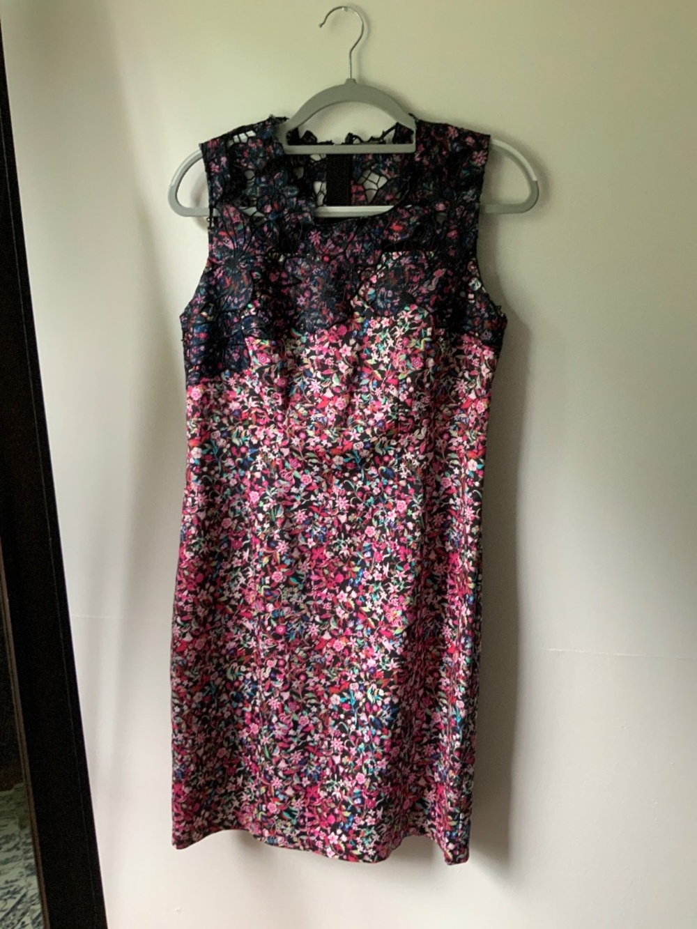 Elie Tahari Pink Floral Black Lace Applique Shift Dress Size 8